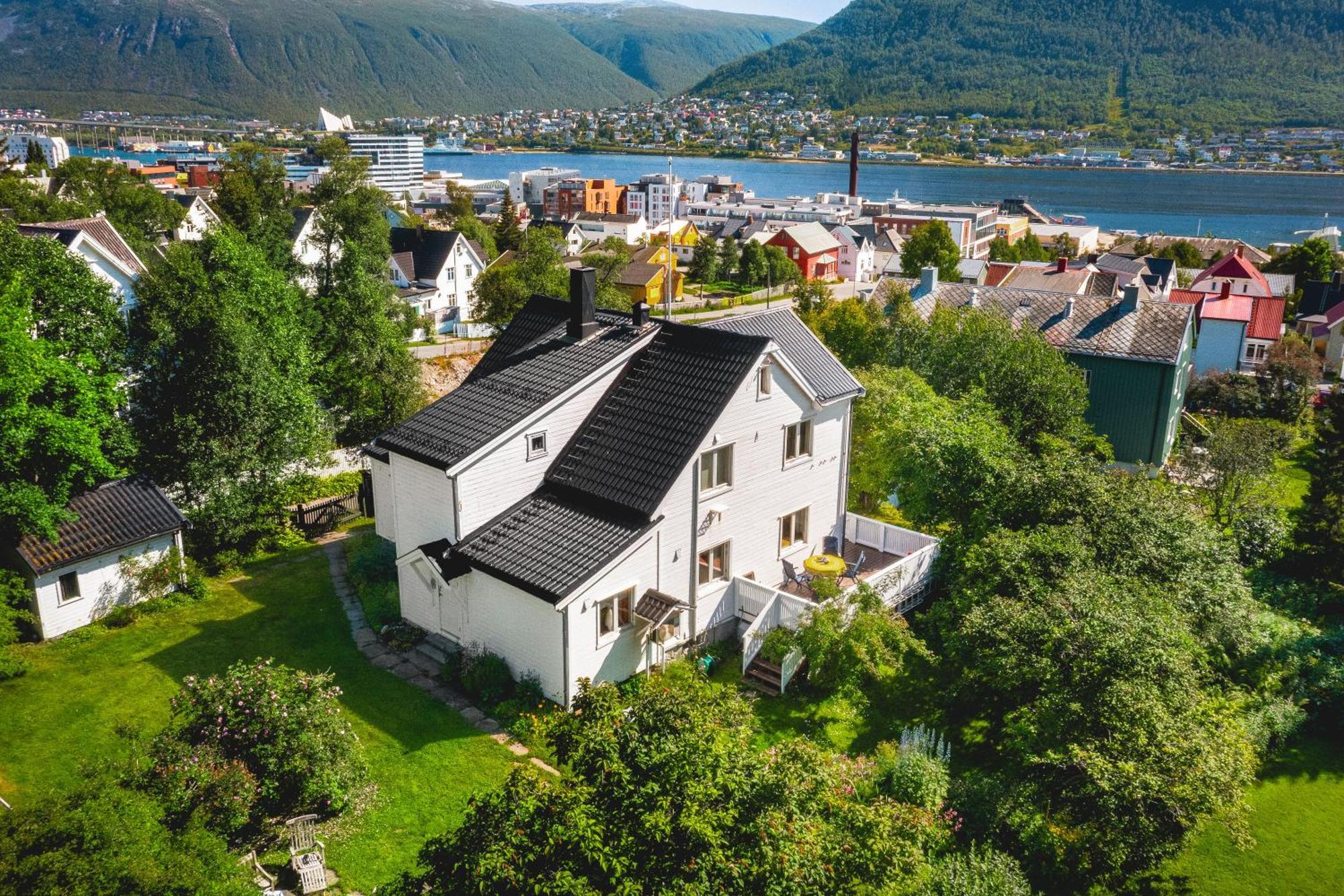 Historical Villa & Green Sanctuary In City Center Tromsø Exteriör bild